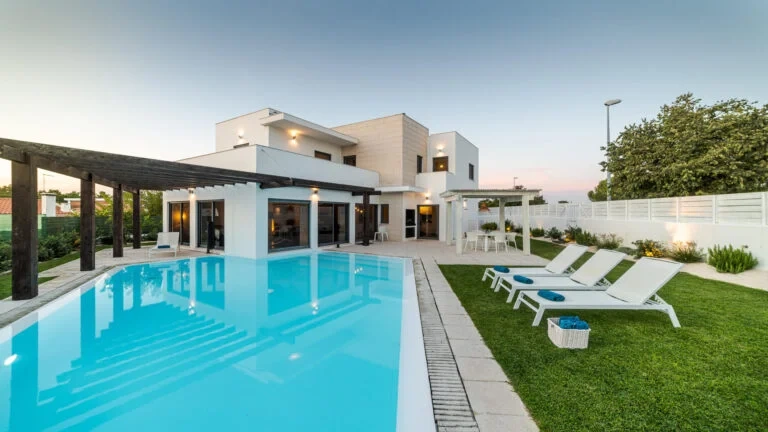 Swimming Pool Contractors in Dubai